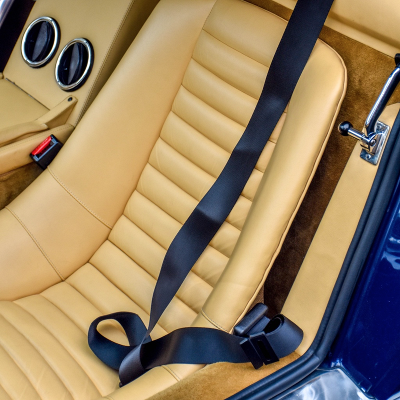 Non-functional (aka Italian) retractable seatbelt